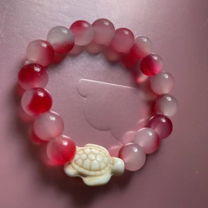 ❤️🐢 - Egengjord armban🌟Alla går att få i speciella storlekar vid intresse men alla Är gjorda på stretchig tråd så passar dom flesta 💜