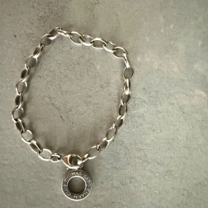 Thomas Sabo charm armband  - Nästan helt oanvänt Thomas Sabo charm armband 17 cm