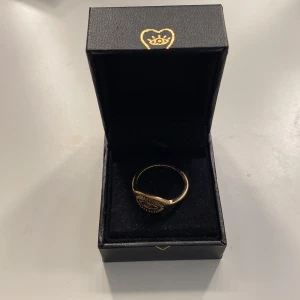 Guld ringar - Säljer dessa ringar tsm för 49kr💞 om du vill köpa styckvis skriv privat säljer för 15/20 beroende på ring! Vet ej märke