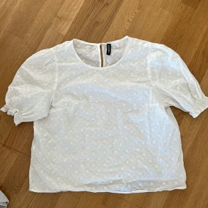 Blus - Supersöt blus med puffärmar från Hm🩷