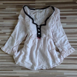 Odd Molly blus  - Sjukt fin blus från Odd Molly 💕 Väldigt vintage  Storlek: S  Kolla in mina andra Odd Molly-annsonser också! 💗💗