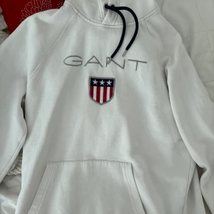 GANT HOODIE - Vit GANT hoodie, herr