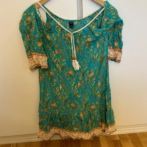 Klänning  - Vacker klänning från shein