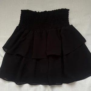 chelsea volangkjol - söt volangkjol från chelsea, fint skick!🙌🏻