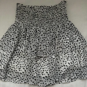 chelsea volangkjol  - söt volangkjol i storlek xs från chelsea, fint skick!💕