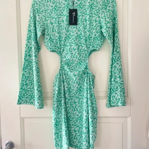 Klänning - Aldrig använd