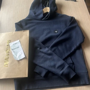 Zadig hoodie - Säljer nu min Zadig hoodie som är köpt i Paris på Zadig butiken,storlek S (passar runt 182). Kvitto samt box följer med. Använd 2 gånger(nyskick) för fler frågor eller funderingar skriv PM✌️