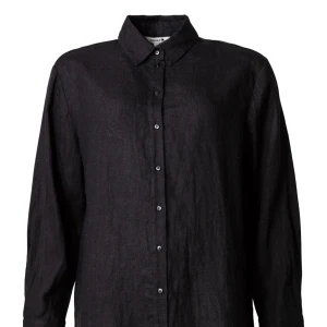 NY! Linneskjorta från indiska stl S (M) - Helt ny med lapparna kvar i stl S men rymlig modell som med lätthet även passar stl M. Ord pris 499;- 100% linne. Ett super bra basplagg i garderoben!