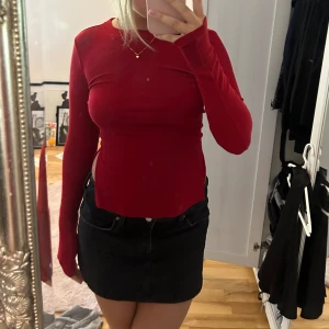 Härlig tröja  - Tröja köpt från secondhand, endast använd fåtal gånger och i nyskick. 