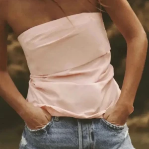 Rosa bandou topp från zara  - Super fin bandou topp från zara i nytt skick utan prislapp 💕storlek xs💕lånade bilder 