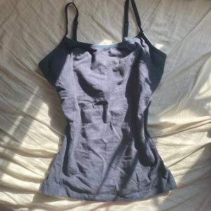 Linne - Linne från Race Marine, fint skick, sitter bra mot kroppen. Använd fåtal gånger, inga defekter. Köpt för ca 150kr. Säljer då den inte används, hör av dig vid frågor eller intresse💗 säljer ett likadant i rött💗