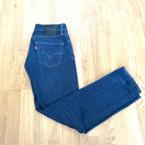 Levis 511 - Tjabba! Säljer dessa Levis 511 jeans som inte andvänds dom är i väldigt bra skick och suverän kvalitet de håller en hel livstid! Tveka inte på att höra av er! :) 🤗