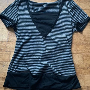 Randig topp - Säljer min tröja jag gillat mkt, använder ej längre o bra skick