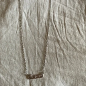Halsband - Toppskick. Taurus/oxen stjärntecken halsband. Säljer den på fler hemsidor så skynda på.