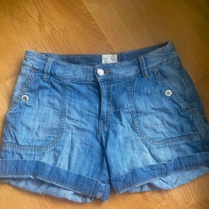 Shorts - Shorts från zara, storlek 34❤️❤️❤️Säljer för att de är för små för mig 