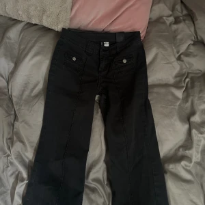 Lågmidjade jeans - Säljer dessa lågmidjade jeans ifrån H&m då dem inte passar! 