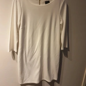 Klänning xs  - Använd vid 1 tillfälle, storlek xs 