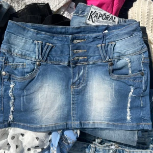 Jeanskjol - Supersnygg och unik jeanskjol. 