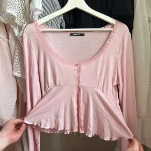Rosa Lace detail top - Rosa lace detail top! Använd en gång