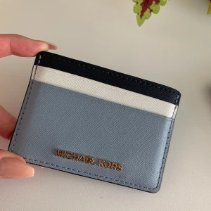 Korthållare Michael Kors - Använder knappt så säljer nu så den kan bli älskad i nytt hem