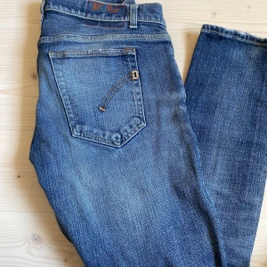 Dondup  - Säljer dessa sjukt feta dondups! De är lite använda men ändå i sjukt bra skick! 