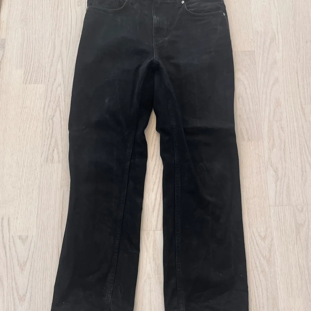 Något använda weekday straight jeans i ”voyage black”, storlek 32/30! Pris kan diskuteras!. Jeans & Byxor.