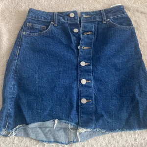 Jätte fin kjol men använder aldrig den  - 10/10