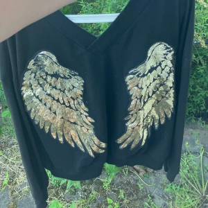 Tröja med paljett vingar - Liknar vs tröjor🥰