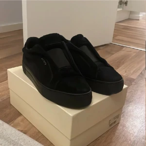 Arigato skor - Snygga arigato skor! Bra skick✅✅ Säljer för bra pris också💸💸