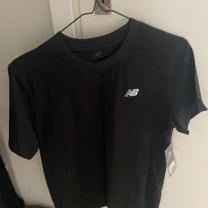 T-shirt - Helt ny, prislapp kvar! Strl L