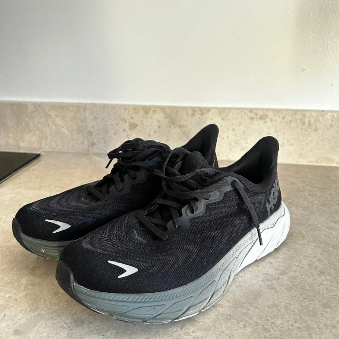 Hoka Arahi 6