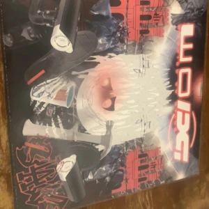 Working on dying bladee vinyl - Silver färg (2nd release) Asbra album men kommer ej till använding 🙏 Inga defekter eller repor som jag vet om  Fråga för mer bilder🔥 
