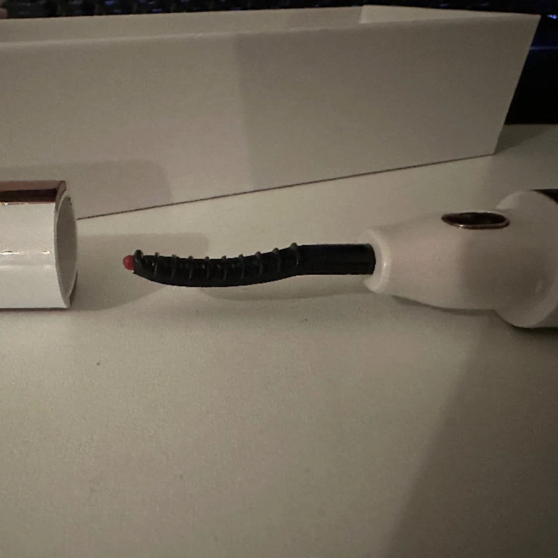 CAILISI BEAUTY heated eyelash curler - 91