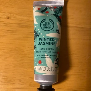 Handkräm - Helt oanvänd handkräm från the body shop i doften Winter Jasmine, 30ml