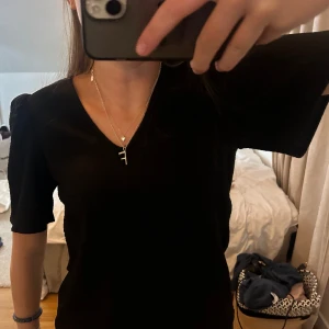Svart blus  - Svart blus från Vila i mycket bra skick, använt en gång. 