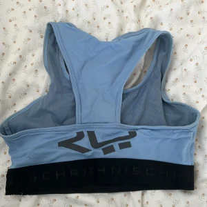 Tränings bh  - Jag säljer en träningsstopp som blivit för liten:) märke: röhnisch Pris kan diskuteras<3