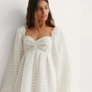 Studentklänning - Superfin studentklänning. Använd 1 gång( på studenten) och är i mycket fint skick! 