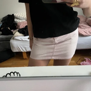 Rosa jeanskjol - Babyrosa mini jeanskjol. Supersöt på sommaren 