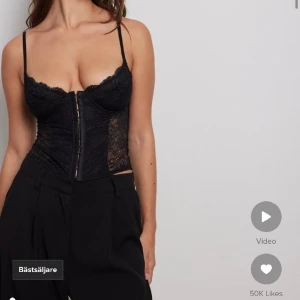 Nakd spets korset  - Säljer denna jätte fina spets korsetten från NA-KD som aldrig är använd. Som är i st xs! Nypris 300kr mitt pris 175