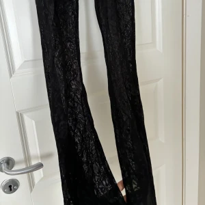 Spetsbyxor  - Trendiga spetsbyxor i storlek XS 🪩 SÅLDA 