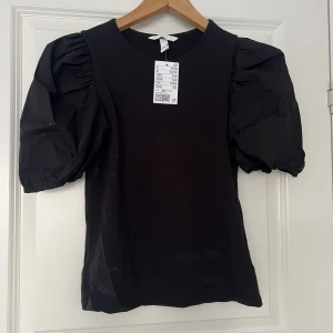 Tröja - Tröja med puff ärmar, aldrig använd 💞