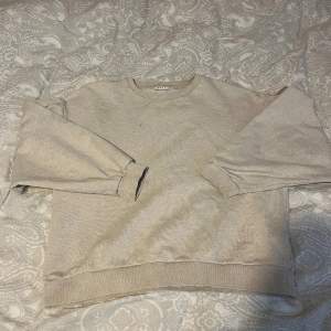 Puffig cropped sweater i stolek M