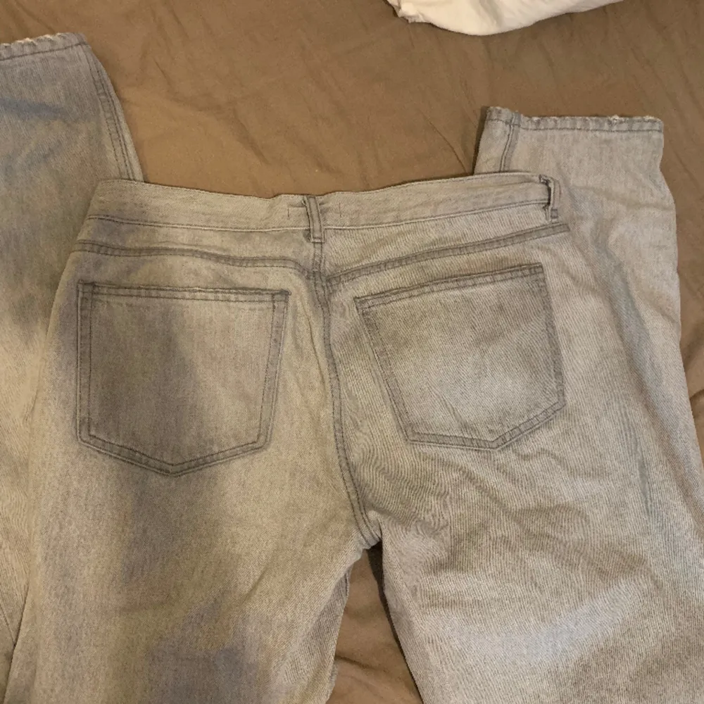 Säljer dessa jeans från Gina som inte används längre i storlek 40, inga defekter. Jeans & Byxor.