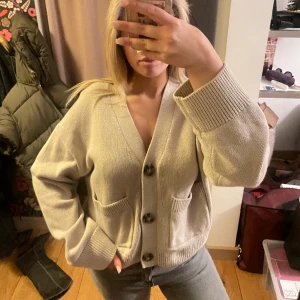 Stickad kofta - Stickad kofta från H&M stl S (stor i stl). Pris- 150kr