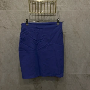 Blå kjol - Kroppsnära kjol. Second hand