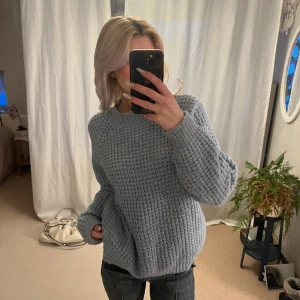 Stickad tröja  - Jätte fin blå stickad varm tröja