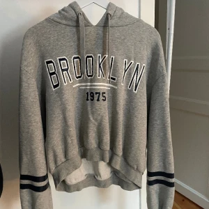 Hoodie - Måttligt använd, fint skick. 