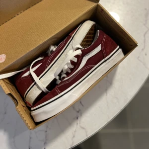 Vans oanvända - Oanvända vans i sin låda