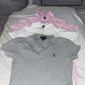 Ralph Lauren Kortärmade  - Ålder 10-12 St M 380kr styck Köpt för 850kr styck