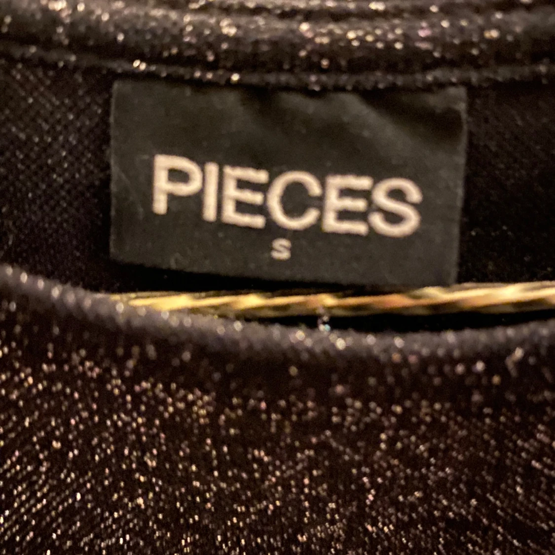 Glittrig klänning💕